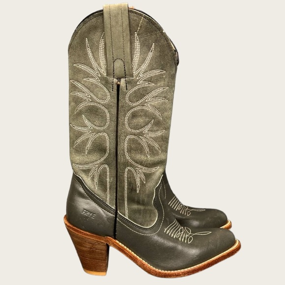 SOLD Vintage Frye Western green leather heeled coastal cowgirl boots - Picture 2 of 12